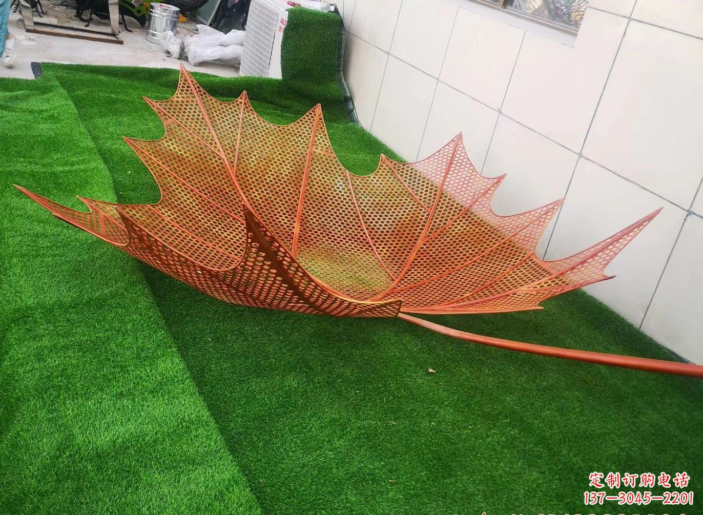 保定镂空树叶雕塑精彩细节点缀着精美自然风景