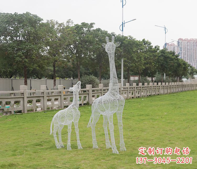 保定精美的不锈钢长颈鹿雕塑