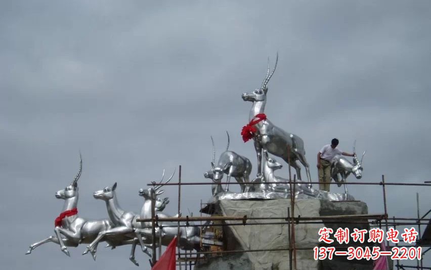 保定不锈钢动物雕塑——美丽宁静的自然之美