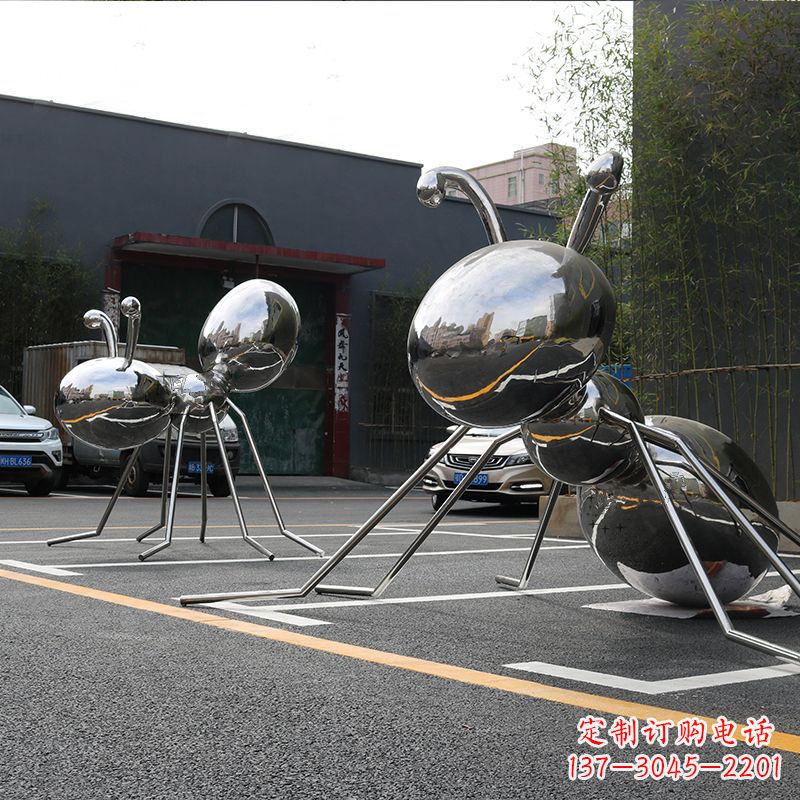 保定蚂蚁雕塑给城市街道带来活力