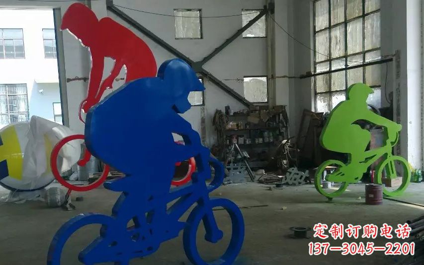 保定不锈钢骑自行车的运动雕塑