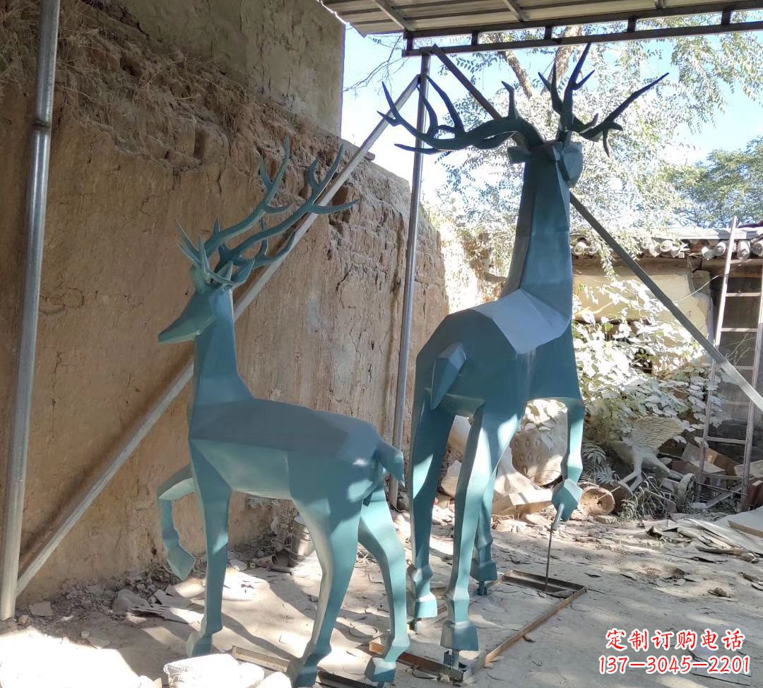 保定不锈钢切面景观鹿雕塑——给景观增添优雅
