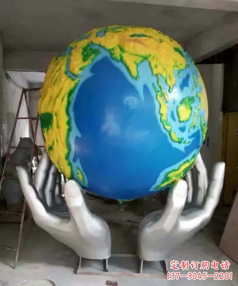 保定不锈钢手托地球雕塑精美的艺术作品
