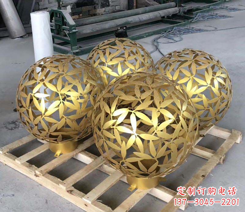 保定不锈钢树叶镂空球的美妙景观