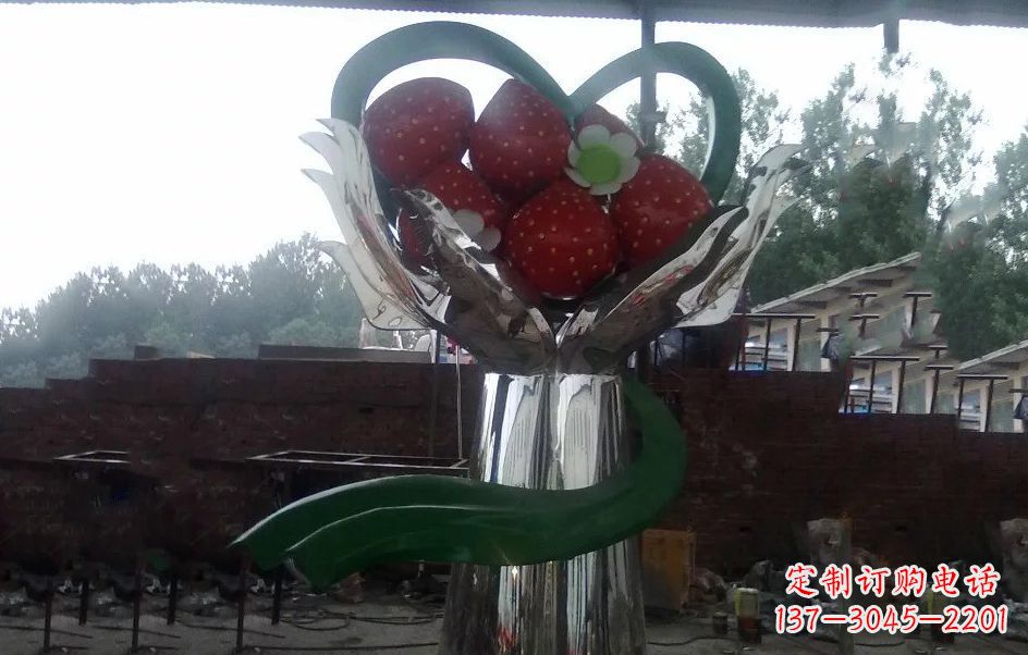 保定不锈钢水果草莓雕塑