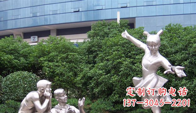 保定不锈钢制作的儿童踢毽子雕塑