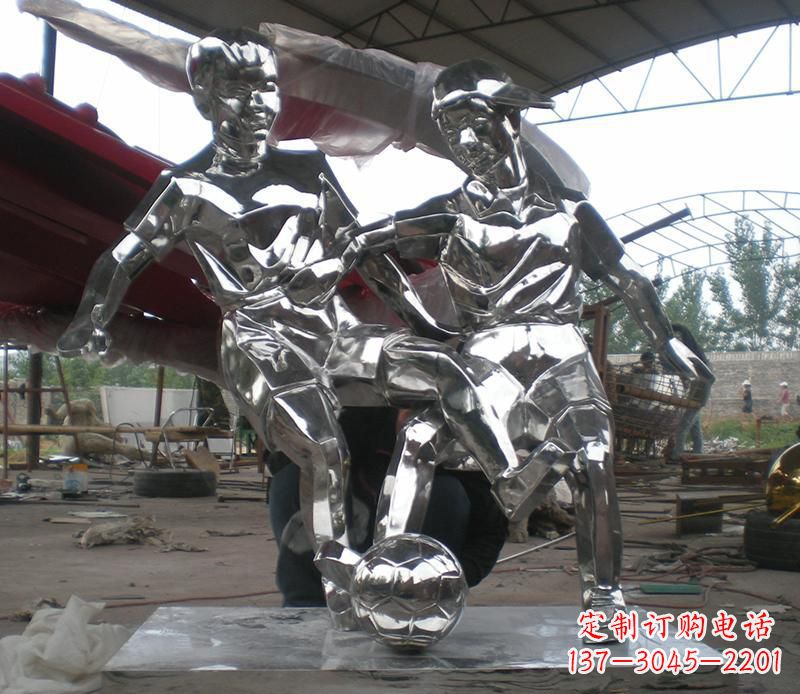 保定展现足球精神的不锈钢雕塑