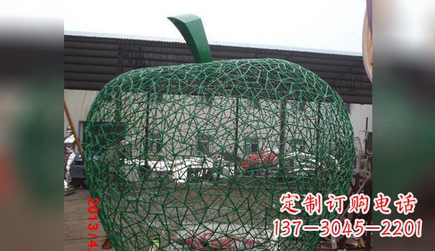 保定不锈钢网制作的苹果雕塑——精致且耐久