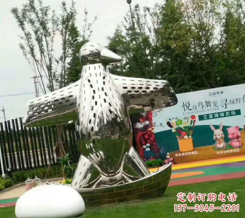 保定不锈钢现代动物企鹅雕塑