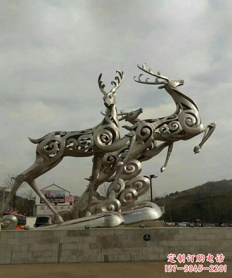 保定梅花鹿雕塑——祥云梅花鹿广场的标志