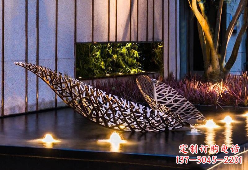 保定不锈钢小区镂空树叶雕塑给小区添彩