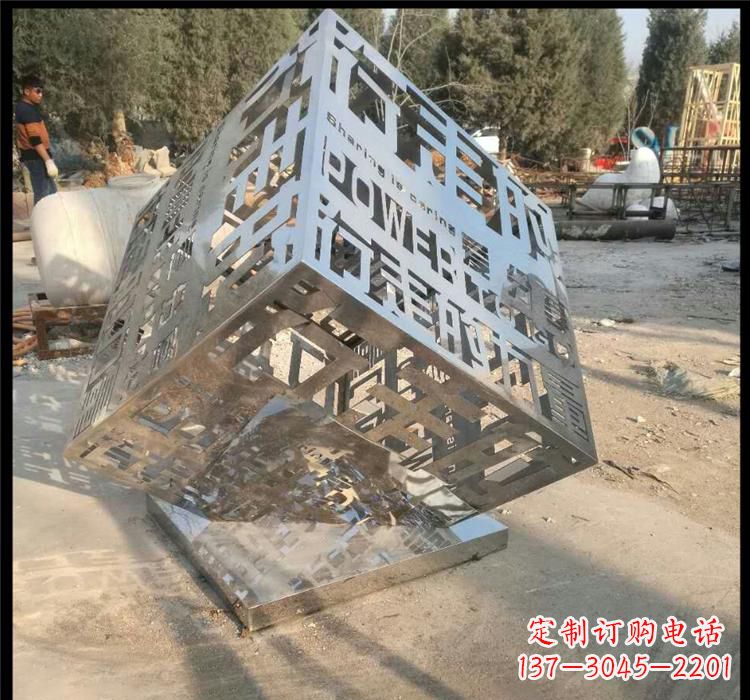 保定不锈钢艺术镂空魔方雕塑给空间带来新的灵感