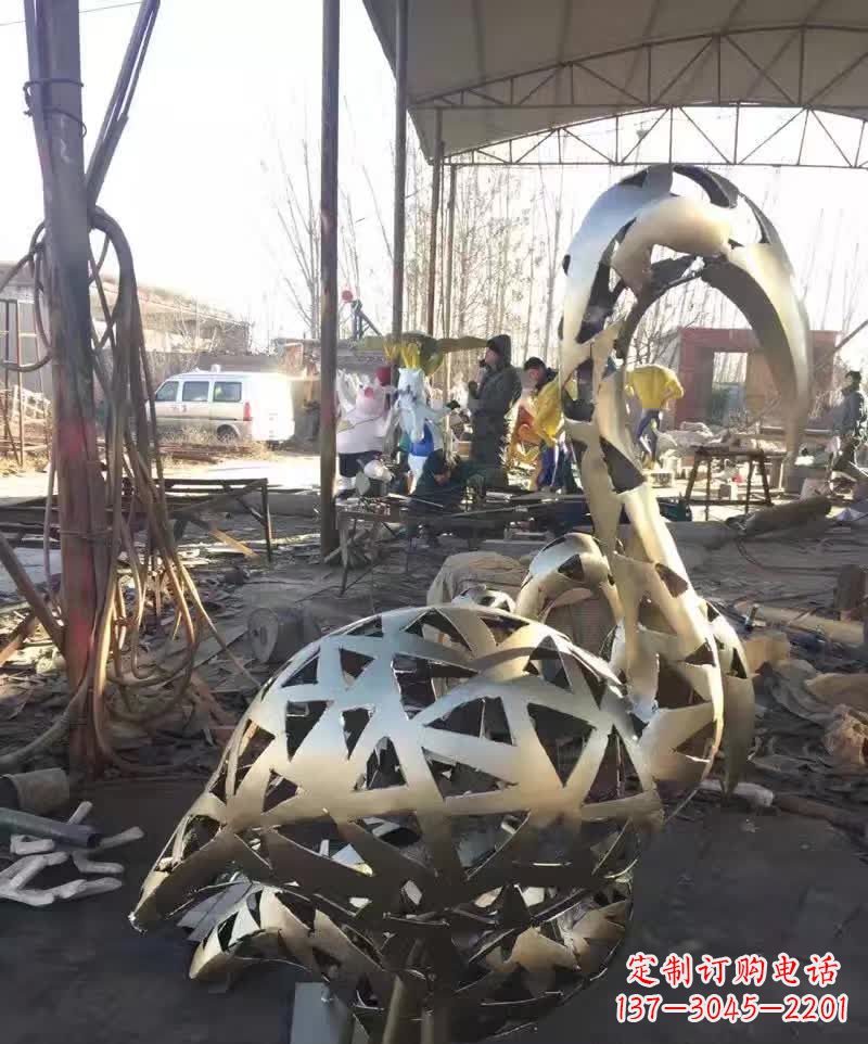 保定不锈钢天鹅雕塑象征着幸福的美好