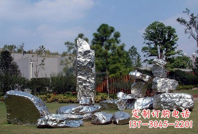 保定美丽的太湖石雕塑