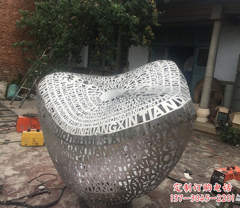 保定不锈钢字母元宝景观雕塑
