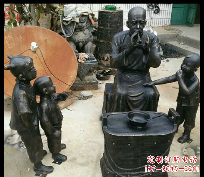 保定糖果街上的铜雕精灵