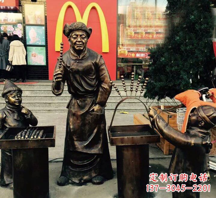 保定步行街上的糖葫芦铜雕