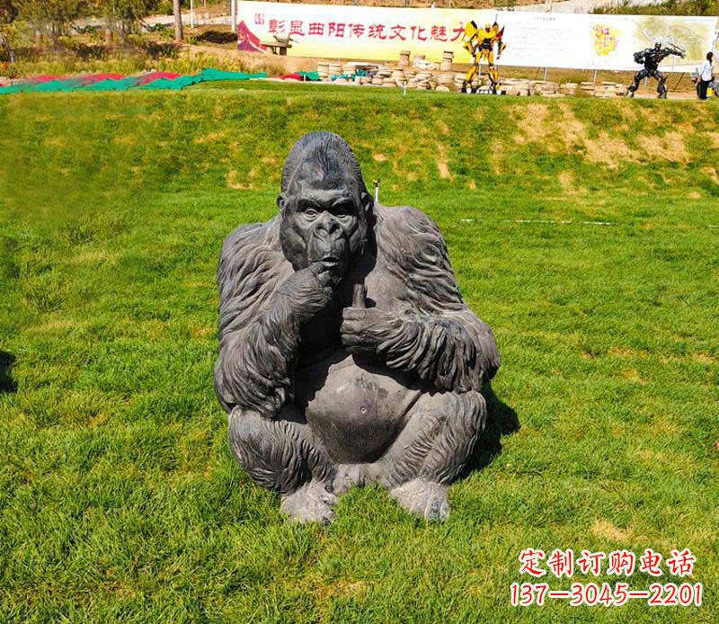 保定猩猩雕塑——草坪猩猩公园的艺术精品