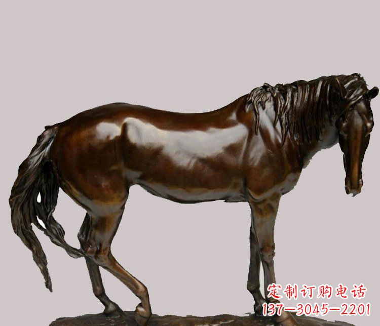 保定草原上的动物雕塑