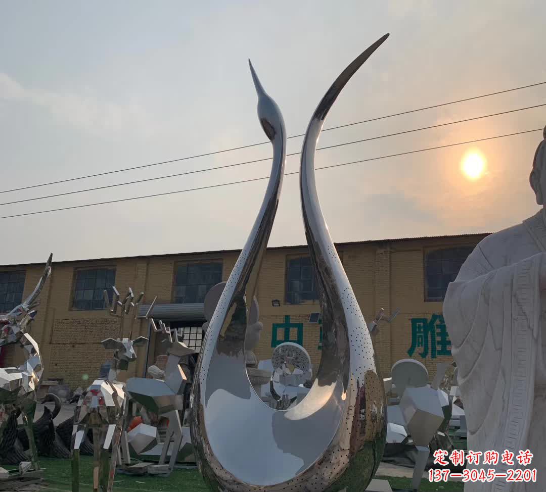 保定城市不锈钢镜面天鹅雕塑