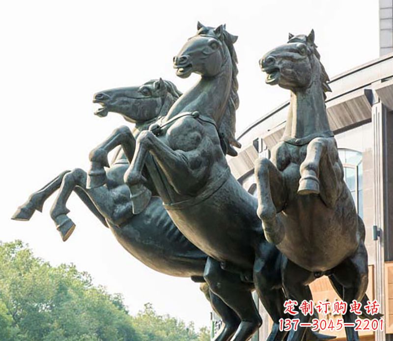 保定城市广场立马马群铜雕