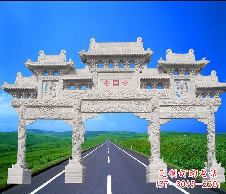 保定城市中的石雕牌坊雕塑