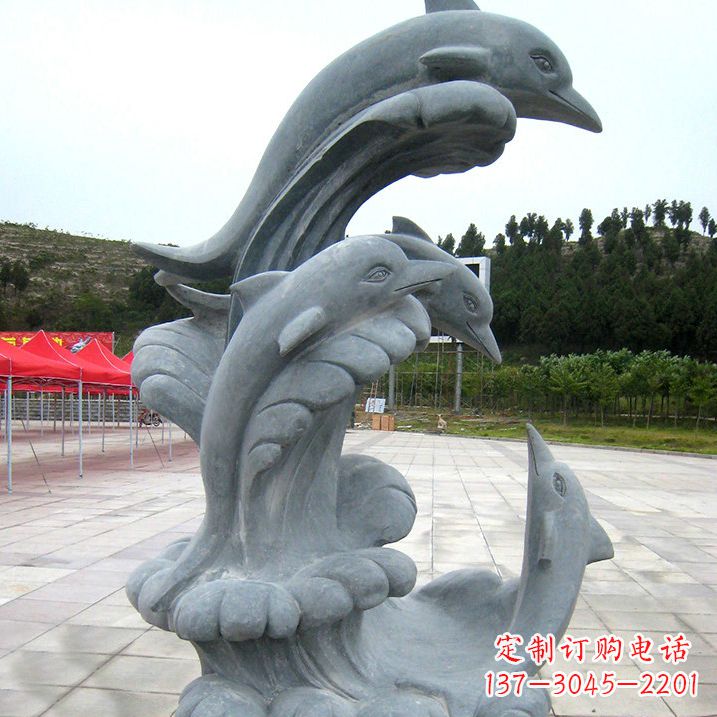 保定海豚雕塑凝聚着美丽与动感