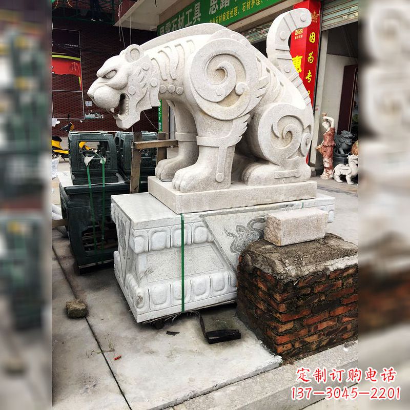 保定大理石广场大门上的精美豹子雕塑