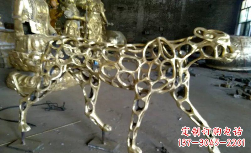 保定静谧的金钱豹雕塑