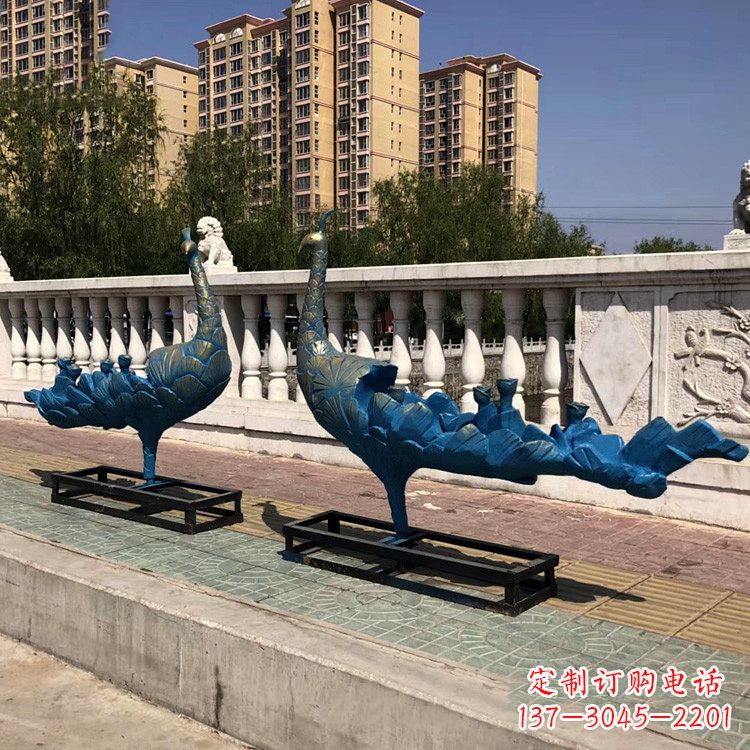 保定创意孔雀玻璃钢动物雕塑摆件