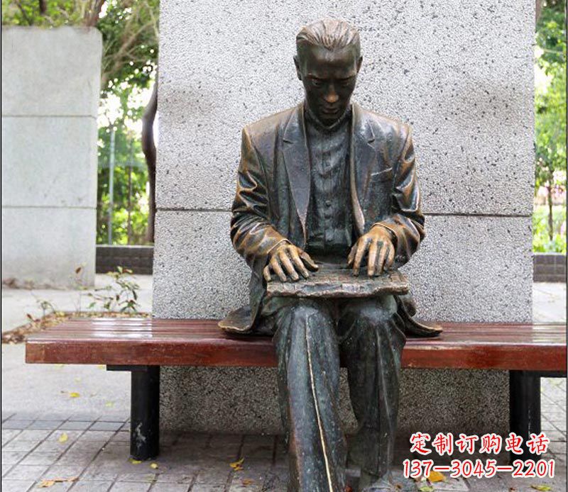 保定“男性英姿飒爽的雕塑”