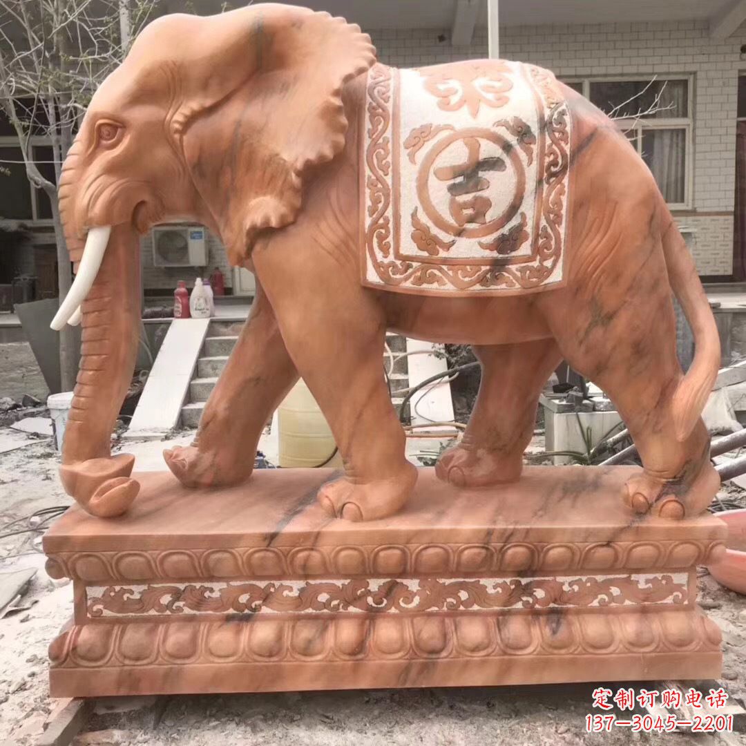 保定欣赏传统工艺精湛的大象雕塑