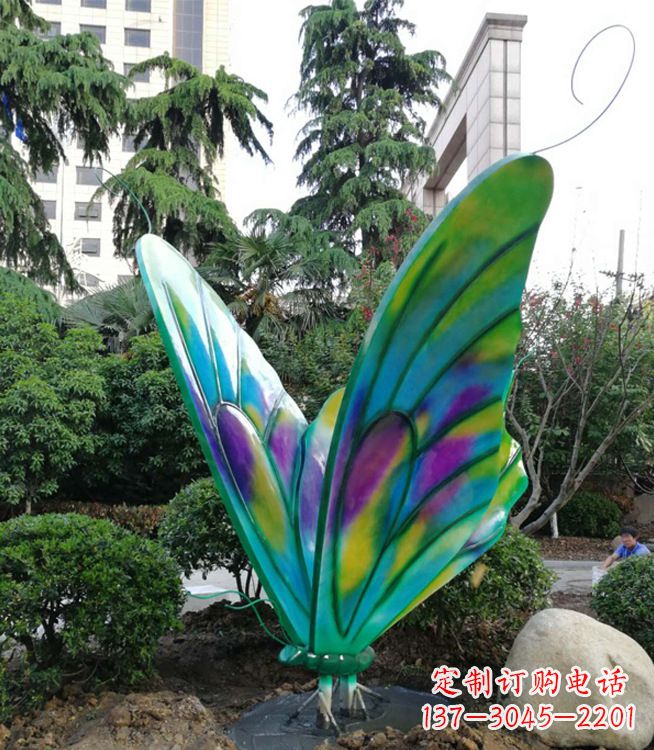 保定华丽璀璨的蝴蝶彩绘雕塑