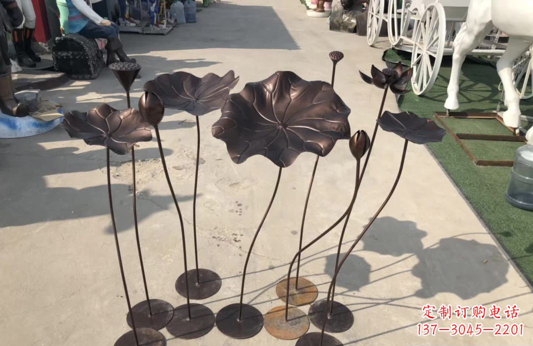 保定锻铜园林异彩纷呈的荷花雕塑