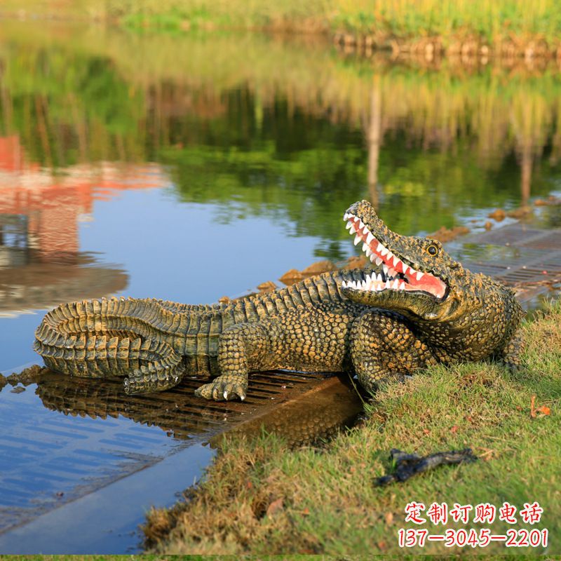 保定仿真鳄鱼雕塑湿地公园水塘水景动物摆件