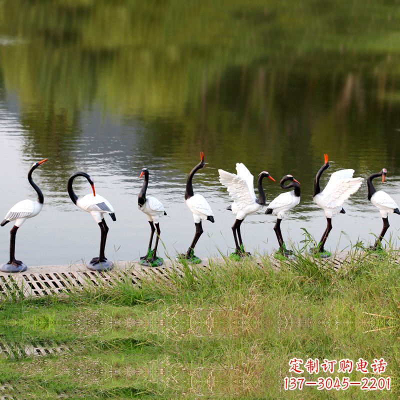 保定仿真仙鹤玻璃钢水景雕塑摆件-公园水池水塘琥珀动物雕塑