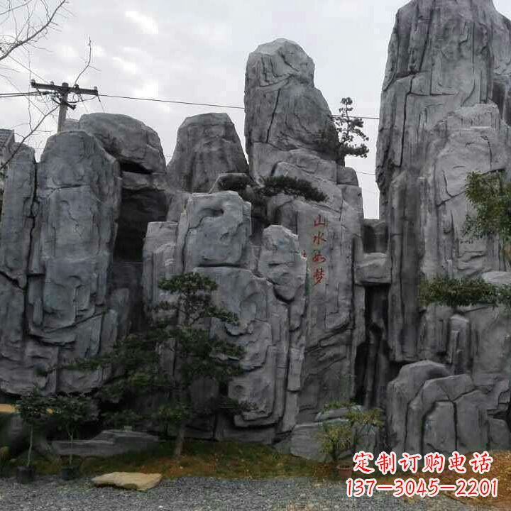 保定GRC塑石假山雕塑--营造一片芳草如茵的大自然风景