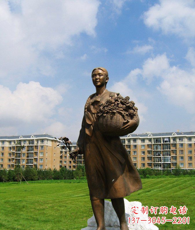 保定传统精美少数民族雕塑——抱花篮的少数民族女孩