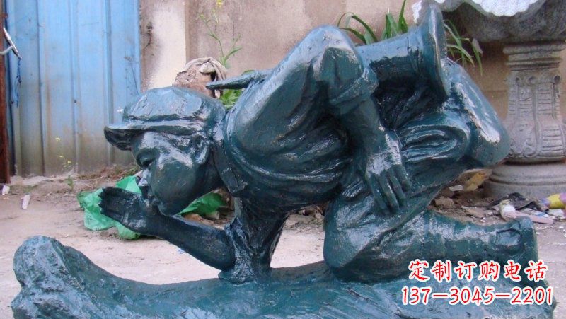 保定传统文化符号——小红军冲锋号雕塑