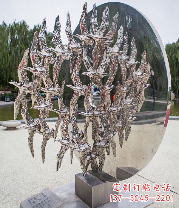 保定欣赏鸽子轻盈的美丽——不锈钢动物鸽子雕塑