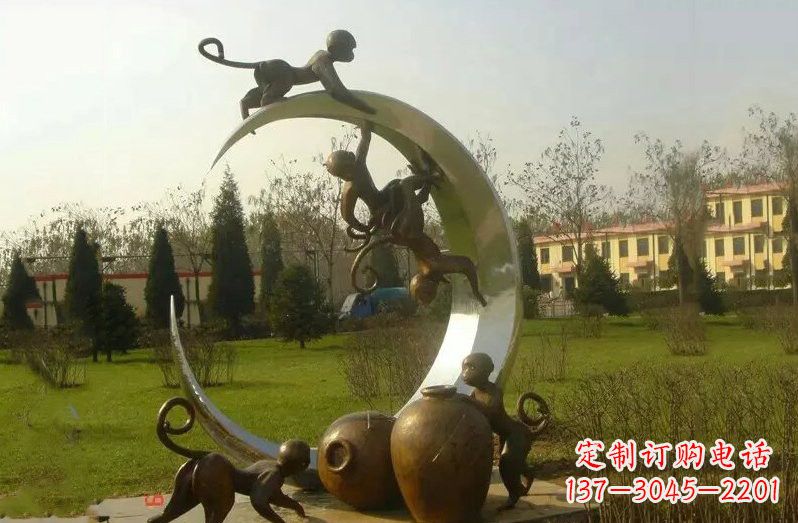 保定不锈钢猴子拉月亮雕塑
