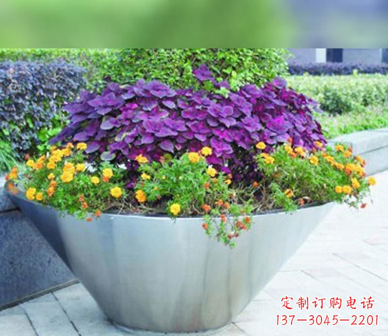 保定中领雕塑精致无比的花盆雕塑
