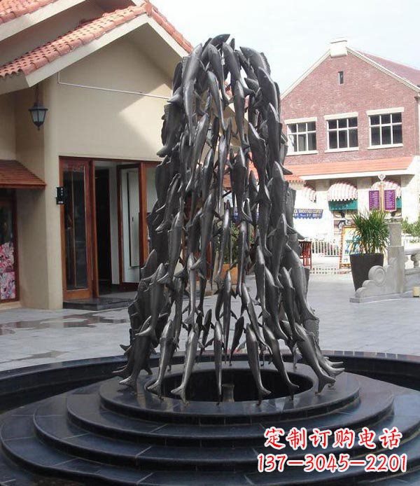 保定跃动的生命——景区向上游的鱼群喷泉雕塑