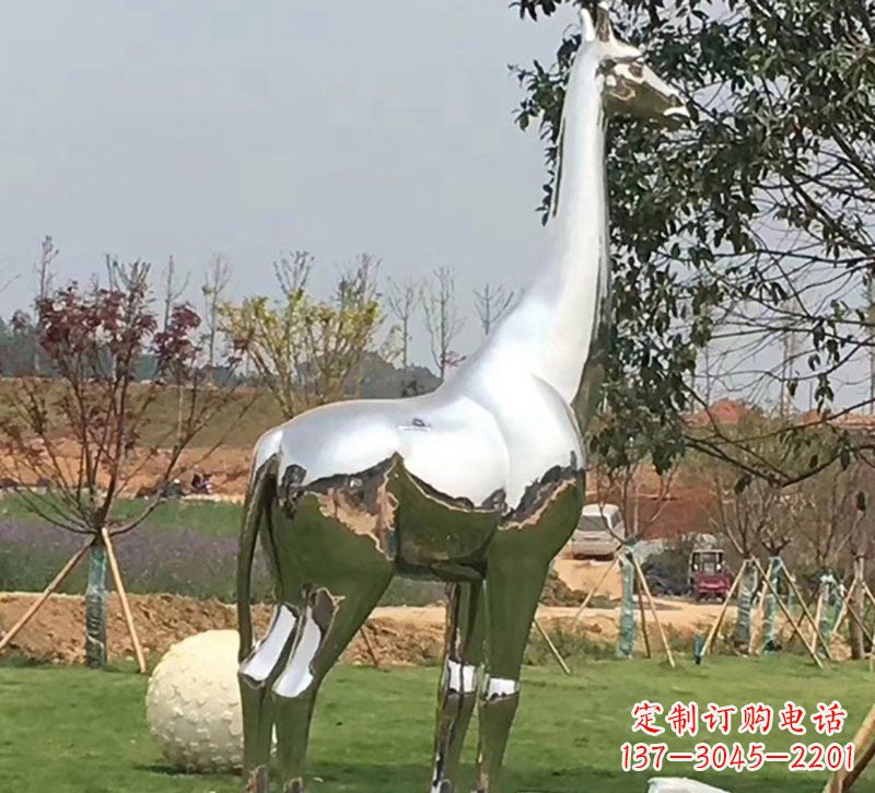 保定公园不锈钢长颈鹿雕塑