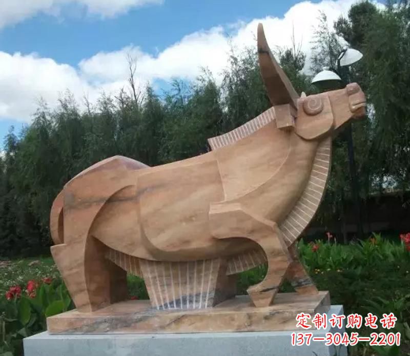 保定公园抽象动物牛石雕