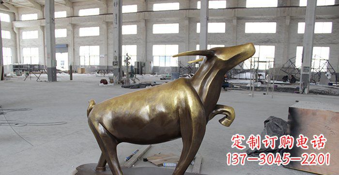 保定公园抽象小牛动物铜雕