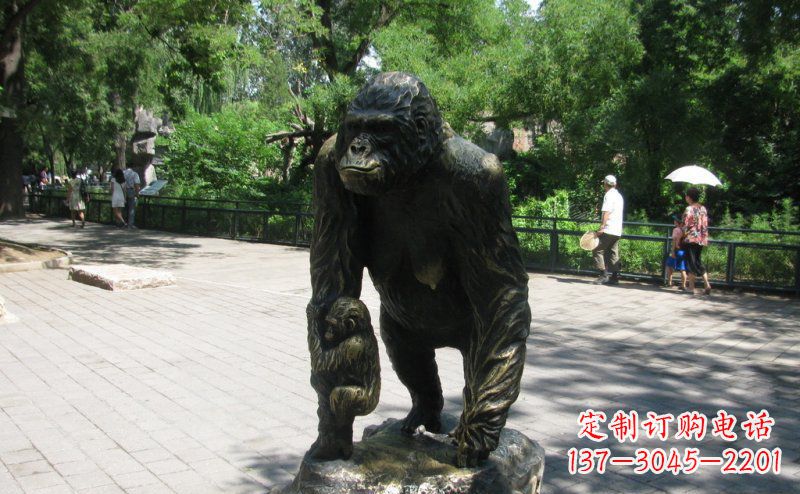 保定象征力量的猩猩铜雕