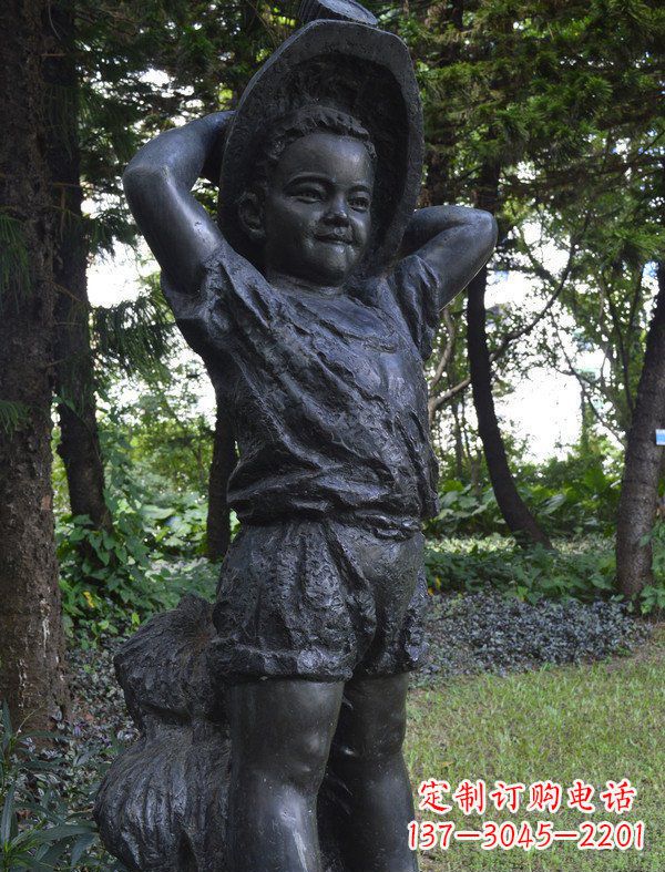 保定优雅童子·少年戴草帽铜雕