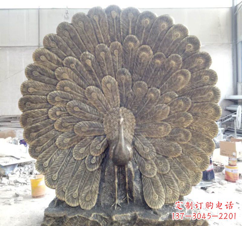 保定公园动物孔雀铜雕