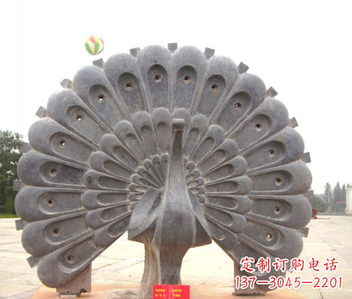 保定公园动物孔雀开屏石雕